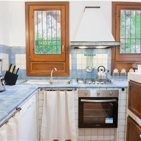 3 bedroom villa with pool and tennis court in Sicily, sleeps 6-8